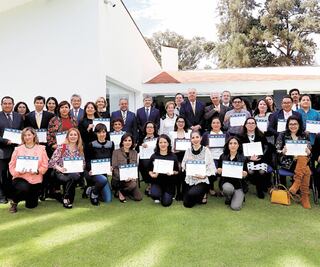 Taller Jack F. Ealy entrega diplomas