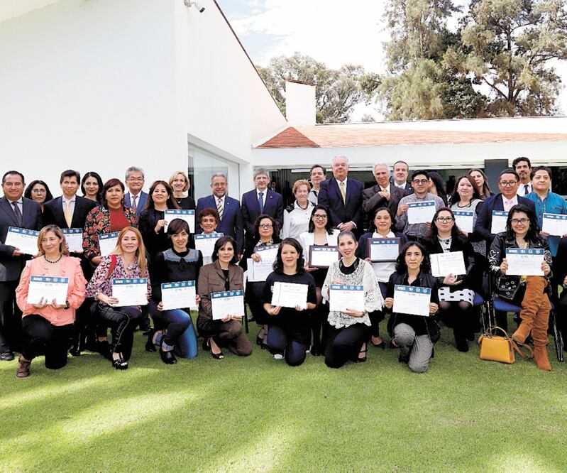 La Fundación Ealy Ortiz, A.C. entregó constancias, diplomas y premios a los participantes del Taller Jack F. Ealy de Periodismo Científico. BERENICE FREGOSO. EL UNIVERSAL