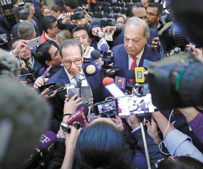 Carlos Salazar Lomelín, presidente del Consejo Coordinador Empresarial, y Carlos Slim, de Grupo Carso, acudieron a la presentación del acuerdo. Ivan Stephens/EL UNIVERSAL