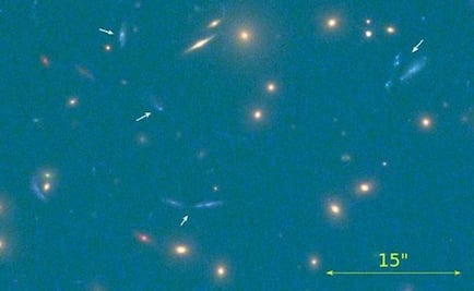 Descubren una galaxia lejana mil veces más luminosa que la Vía Láctea