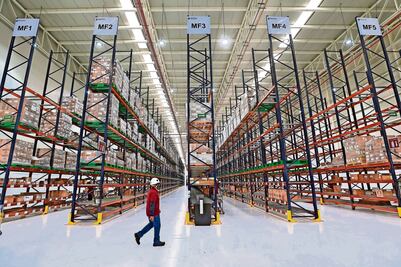 Paracetamol y complejo B abundan en bodega de megafarmacia