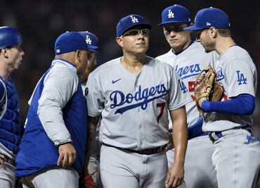 Julio Urías aumenta su ventaja como líder de victorias en Grandes Ligas