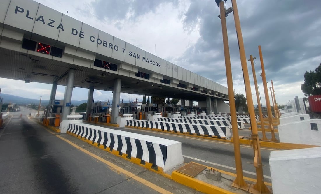 Gracias a la liberación del carril, el flujo de los automóviles es constante y con ligeros asentamientos en el tramo de la salida con dirección Puebla desde la Ciudad de México sobre la caseta de San Marcos .Foto: Juan Carlos Williams / EL UNIVERSAL