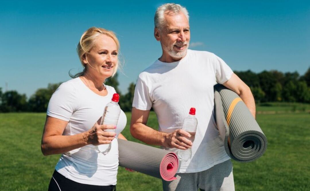 Si tienes más de 60 años estos son los deportes que debes realizar. Fuente: Freepik.