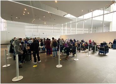 Habilitan mostradores emergentes en T2 del AICM para personas con vuelos cancelados o demorados