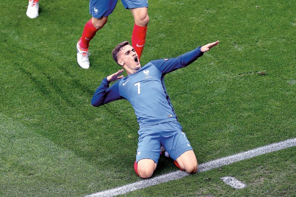 El delantero del Atlético de Madrid hizo un doblete en los octavos (MICHAEL SOHN. AP)