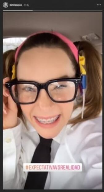 Belinda impacta en redes sociales con look de colegiala