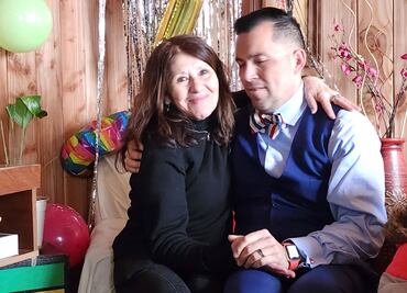 "¿Cómo recuperas 42 años de abrazos?": hijo robado en la época de Pinochet por fin encuentra a su madre