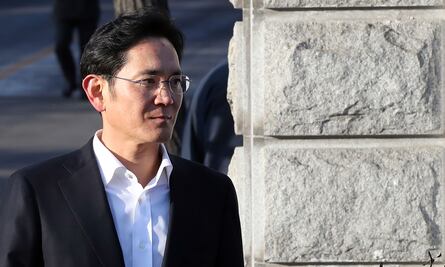 Suspenden sentencia contra heredero de Samsung 