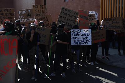 Paristas de Prepa 9 de la UNAM bloquean lateral de Insurgentes