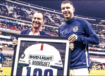 Homenaje a Guido Rodríguez por sus 100 partidos con América