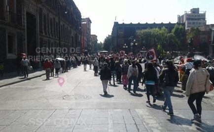 Trabajadores de UPN bloquean inmediaciones de la SEP