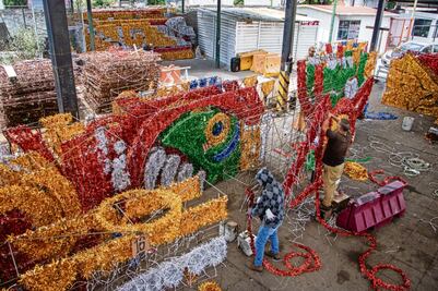 Con “pasión y esfuerzo”, preparan la decoración patria