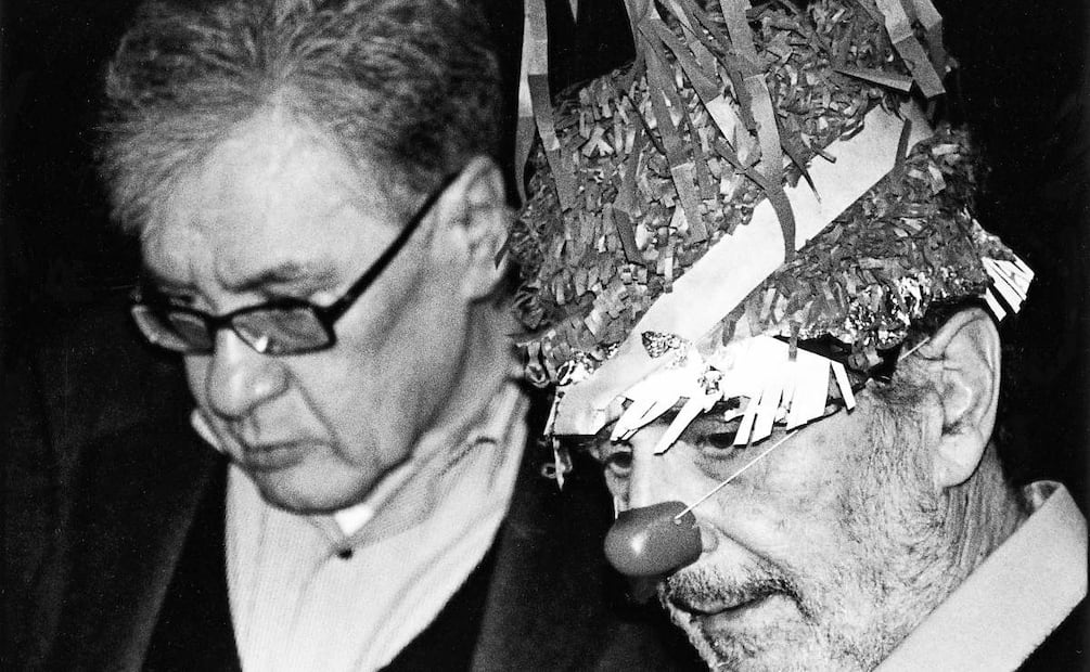 El poeta José Emilio Pacheco, autor principal de Era, y el artista Vicente Rojo, fundador y diseñador de Era. Foto: EDICIONES ERA
