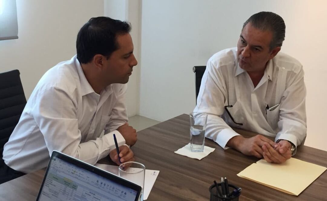 El titular de la Autoridad Federal para el Desarrollo de las Zonas Económicas Especiales (ZEE), Gerardo Gutiérrez y el gobernador electo de Yucatán, Mauricio Vila Dosal. (Foto: Cortesía)