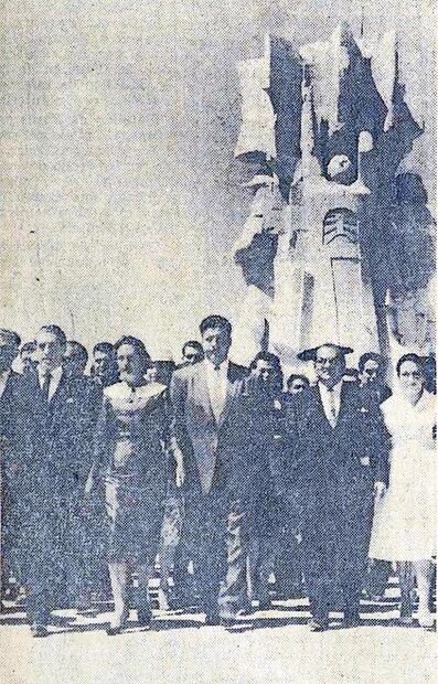 La edil Virginia Soto, al lado de Adolfo López Mateos (al centro). Foto: Especial