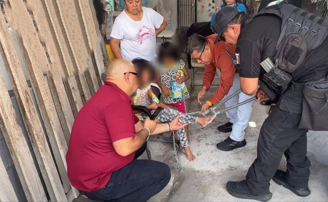 Guardia Estatal rescata a dos niñas encadenadas en Reynosa, Tamaulipas; DIF brinda atención y resguardo.
Foto: Especial.