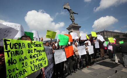 Protestan transportistas frente a Congreso mexiquense