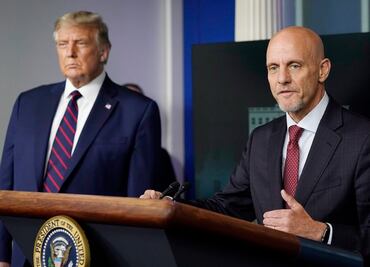 Jefe de la FDA reconoce que exageró los beneficios del plasma convaleciente para tratar el Covid-19