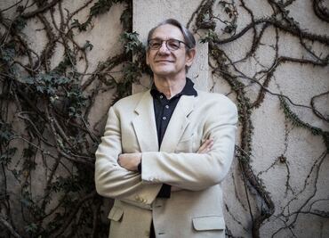 Los partidos políticos y los de futbol ciegan: Alberto Ruy Sánchez