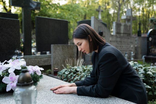 La forma en que lidiamos con la muerte, revela mucho sobre nuestra humanidad. Fuente: Freepik.