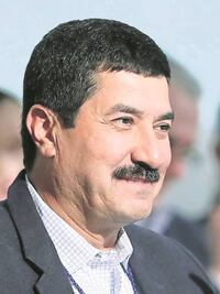 Corral publicita gobierno en calzoncillos de pugilista