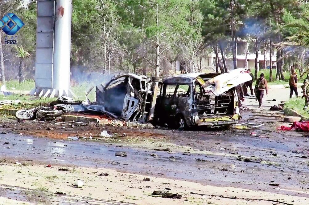 Ataque. El sábado estalló una furgoneta bomba contra un convoy de evacuados de Fua y Kefraya. (AP)