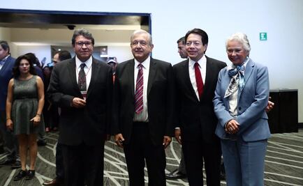 AMLO asiste a reunión plenaria de diputados y senadores de Morena