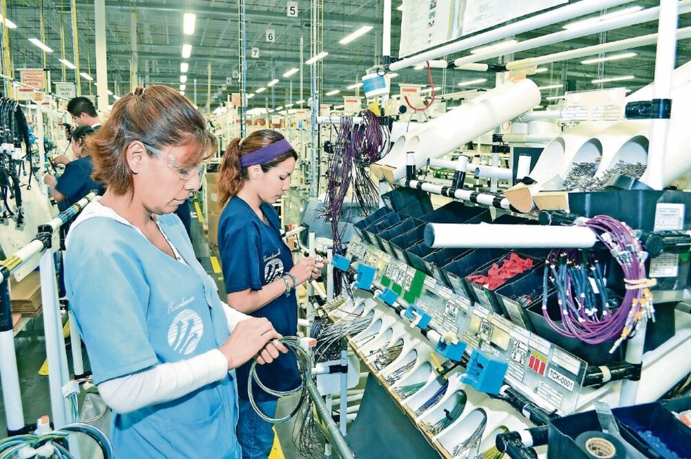 Desempeño La única división que se movió al alza fue la manufacturera, con un incremento anual de 2.9%.