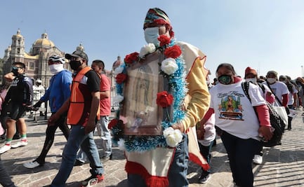 Caminan kilómetros para expresar su fe