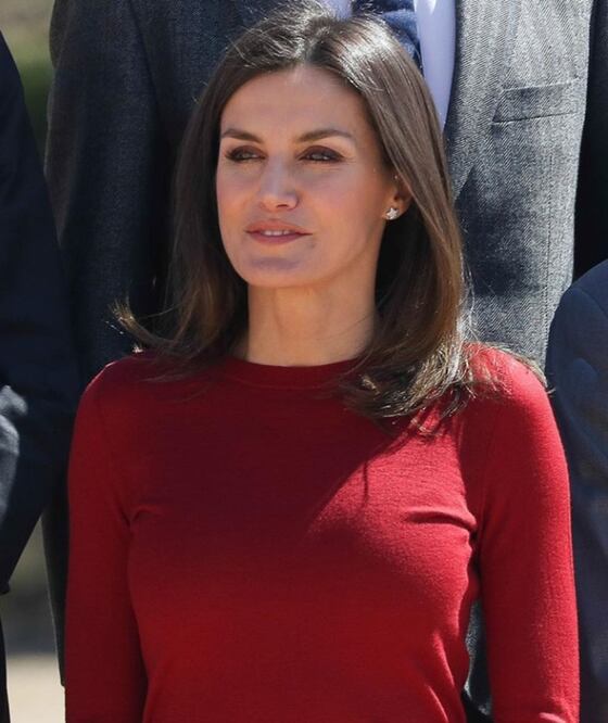 La reina Letizia lució un outfit en color rojo. Foto: Instagram