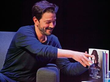 Diego Luna hace de su vida un libro: “La neta es chida”
