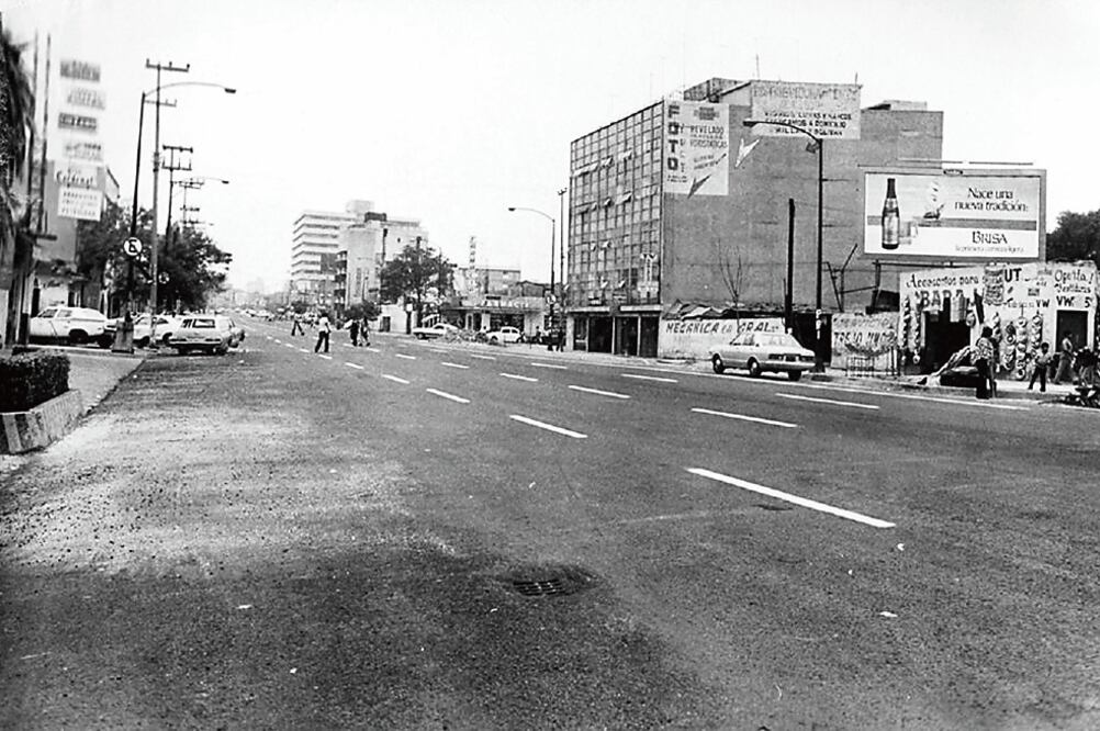 La avenida Ramos Millán, prácticamente transformada en parte del Eje 5 Sur, a principios de 1979. La toma fue realizada desde el cruce con Cumbres de Maltrata (COLECCIÓN VILLASANA-TORRES)