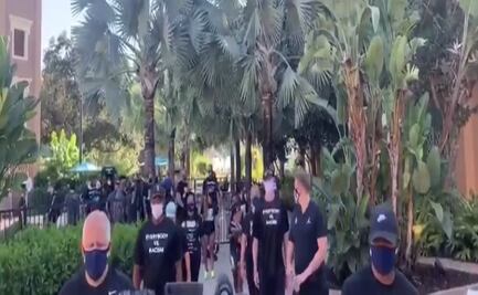 Réferis de la NBA se unen a protestas y marchan en contra del racismo