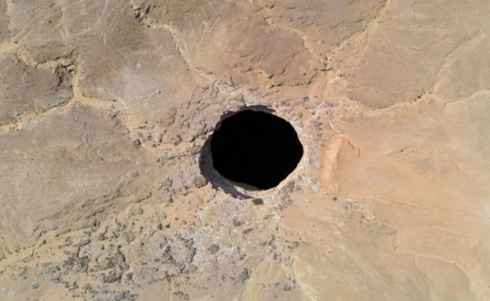 El misterioso “pozo del infierno” en Yemen que fascina a los geólogos