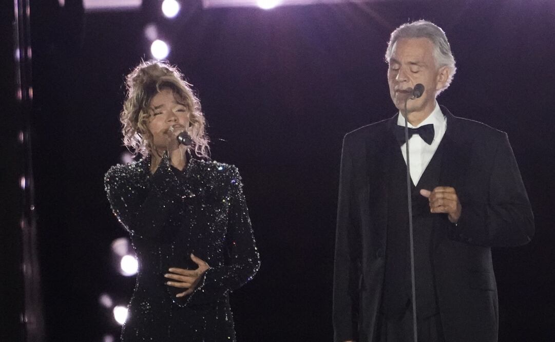 Karol G llevó este sábado su ritmo y su voz a la monumental Plaza de San Pedro del Vaticano, en un insólito concierto con otros artistas por la fraternidad humana. Foto: EFE/Carlos Expósito.