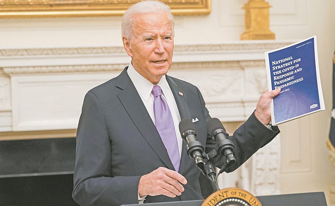 En su primer día como presidente, Joe Biden firmó una serie de acuerdos sobre migración y Covid; busca mancuerna con 4T. Foto: AP