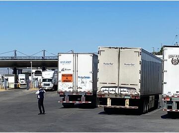 Congestión en aduanas de la frontera norte provoca paros técnicos en diversas industrias, señalan