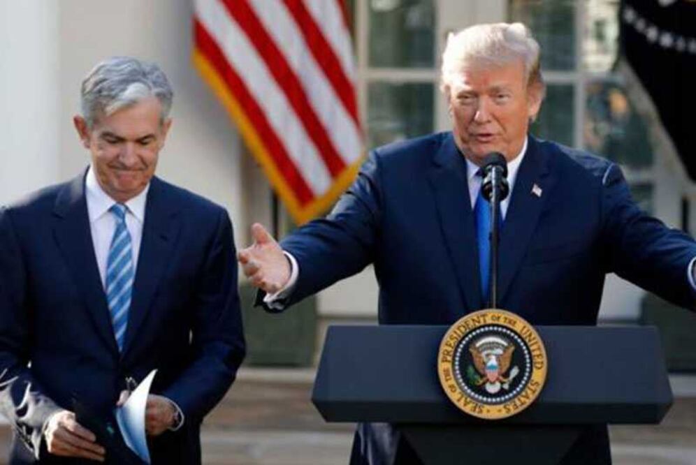 El presidente de Eu, Donald Trump, y el jefe de la Fed, Jerome Powell. Trump le ha recriminado a Powell que ha actuado demasiado tarde, ha asegurado que sabe más que él y ha amenazado con despedirlo, a pesar de que la ley no le permite hacerlo. Foto: Archivo / Agencias