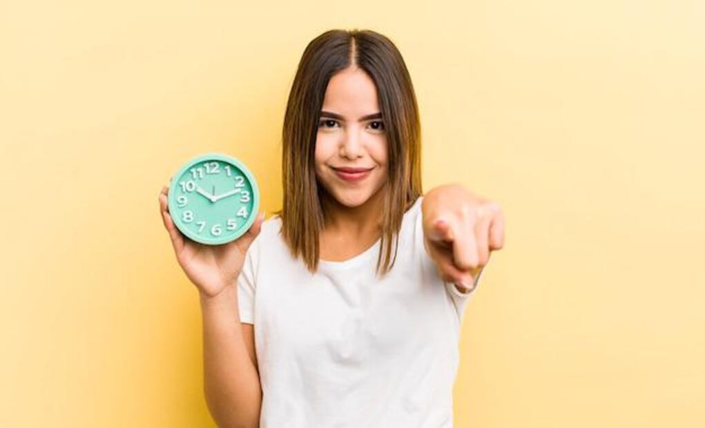 Beneficios cuestionados y efectos adversos en la salud por el cambio horario. Fuente: Freepik.