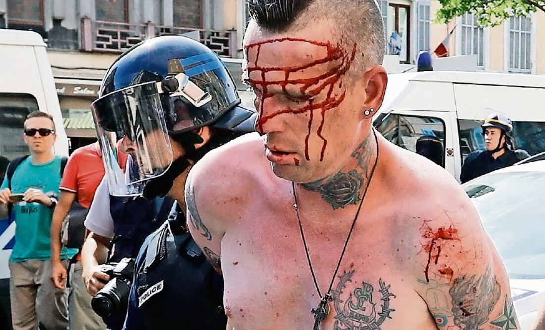En Marsella, hinchas rusos e ingleses protagonizaron un zafarrancho (DARKO BANDIC. AP)