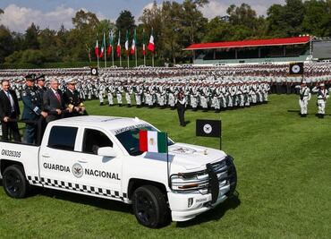 AMLO pasa revista a integrantes de la Guardia Nacional