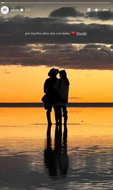 Momento romántico de Cazzu y Christian Nodal. Foto: Instagram cazzu.