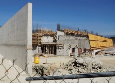 Se va Gabino Cué y deja en Oaxaca obras a medias