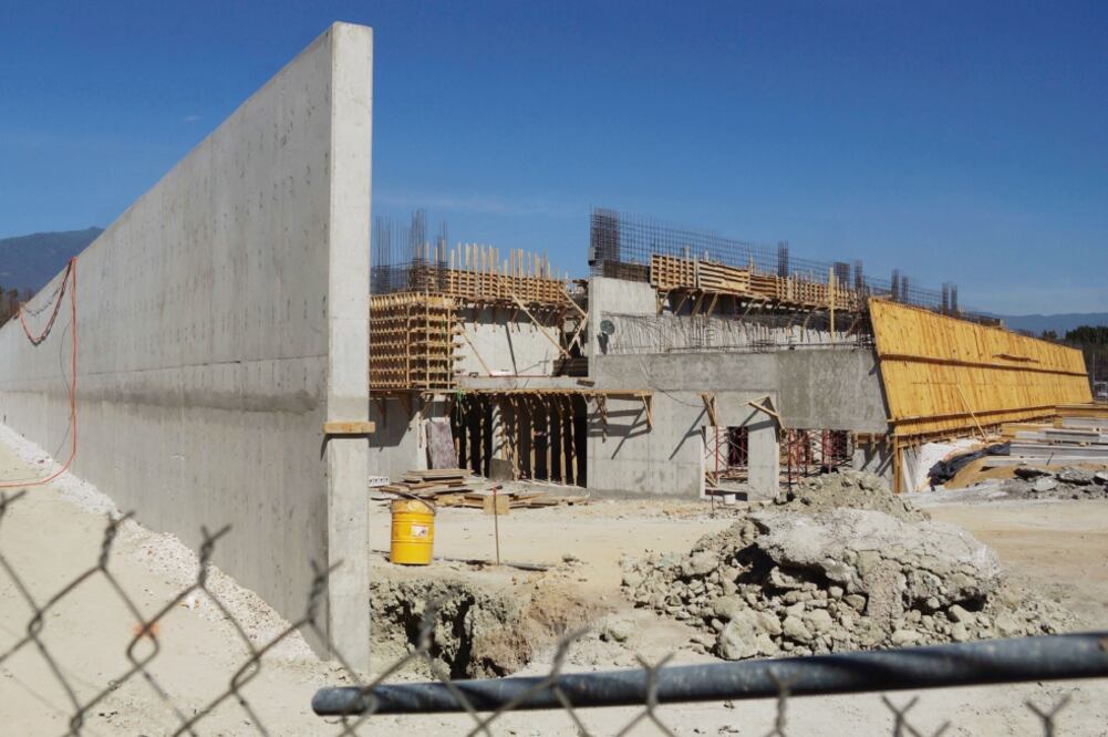 Un proyecto polémico fue el Centro Cultural y de Convenciones de Oaxaca, con una inversión cercana a los 600 millones de pesos (EDWIN HERNÁNDEZ)