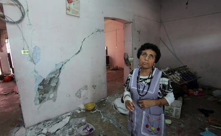 María Luisa y su madre sobreviven en lo que quedó de su casa