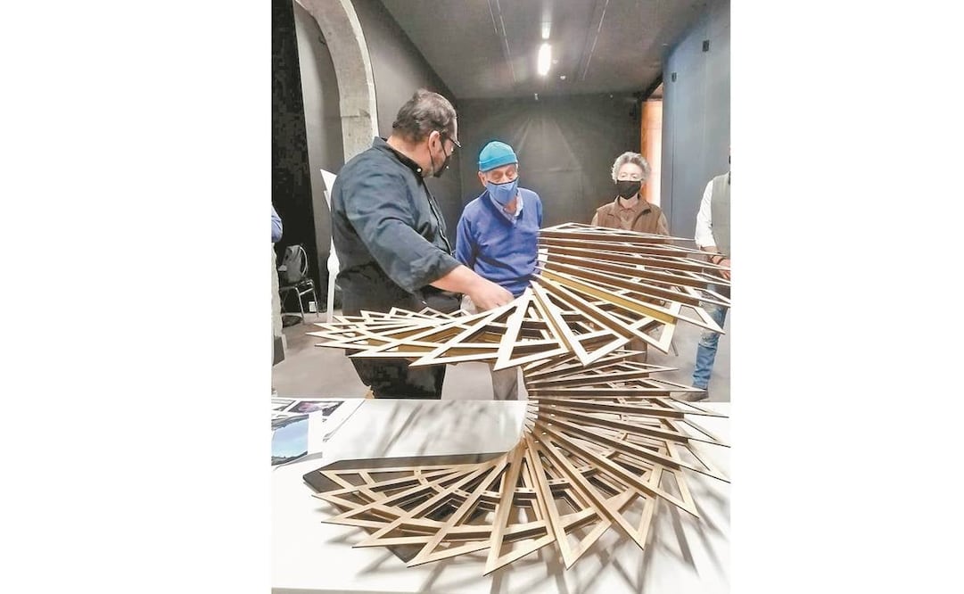 Vicente Rojo en una supervisión de los trabajos en San Ildefonso. Su última visita fue en noviembre. Foto: Cortesía Colegio de San Ildelfonso