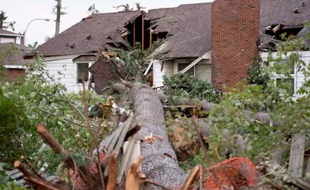 Captan en video destrucción por tornado en Ottawa