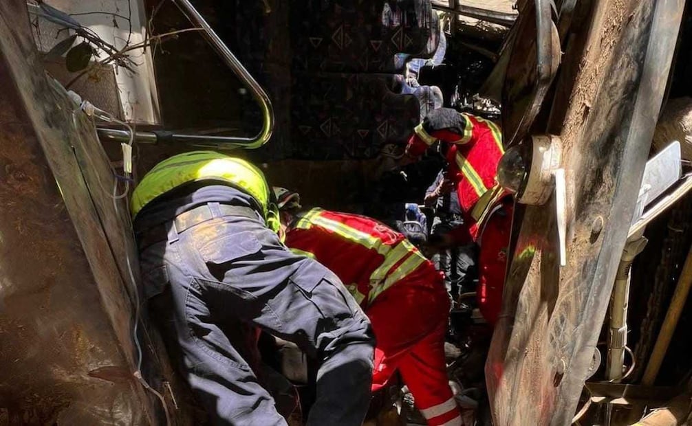 Paramédicos y rescatistas de la Cruz Roja participaron en labores de rescate. Foto: Especiales.