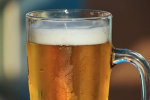 Para qué sirve la espuma de la cerveza 
